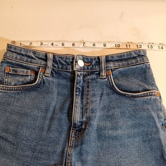 Weekday Denim Roll-up  Shorts sz 34 - Picture 5 of 11